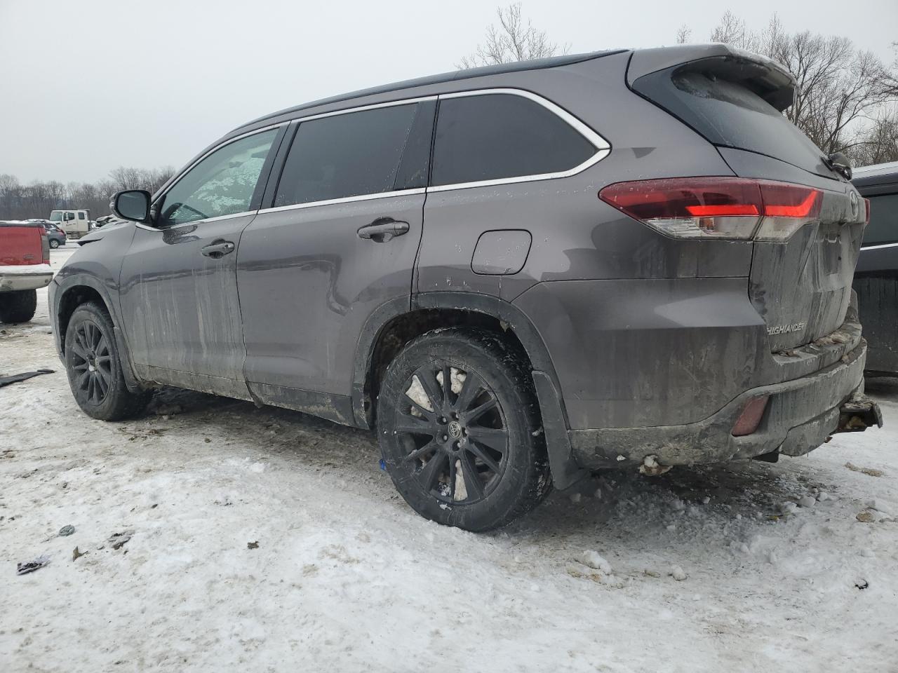 2019 Toyota Highlander - Image 2