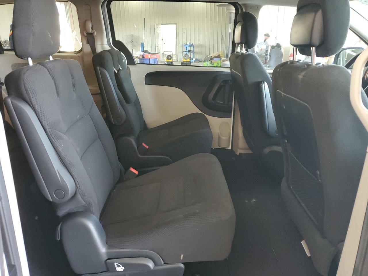 2016 Dodge Caravan - Image 11