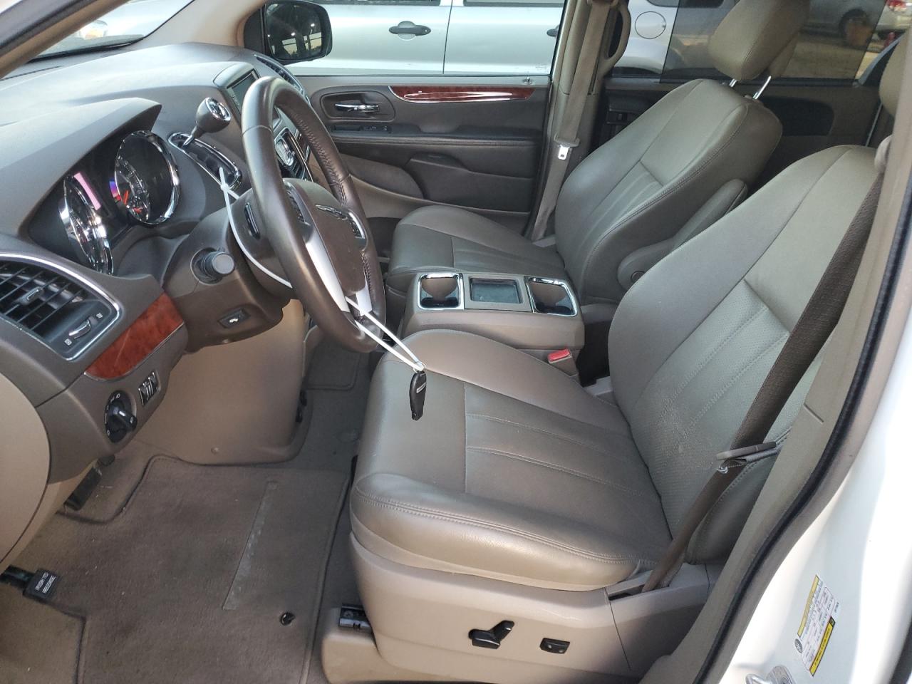 2012 Chrysler Town & Country - Image 7