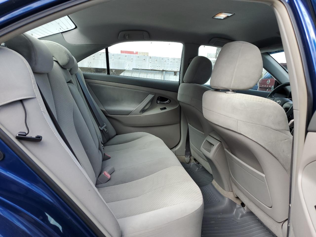 2009 Toyota Camry - Image 10