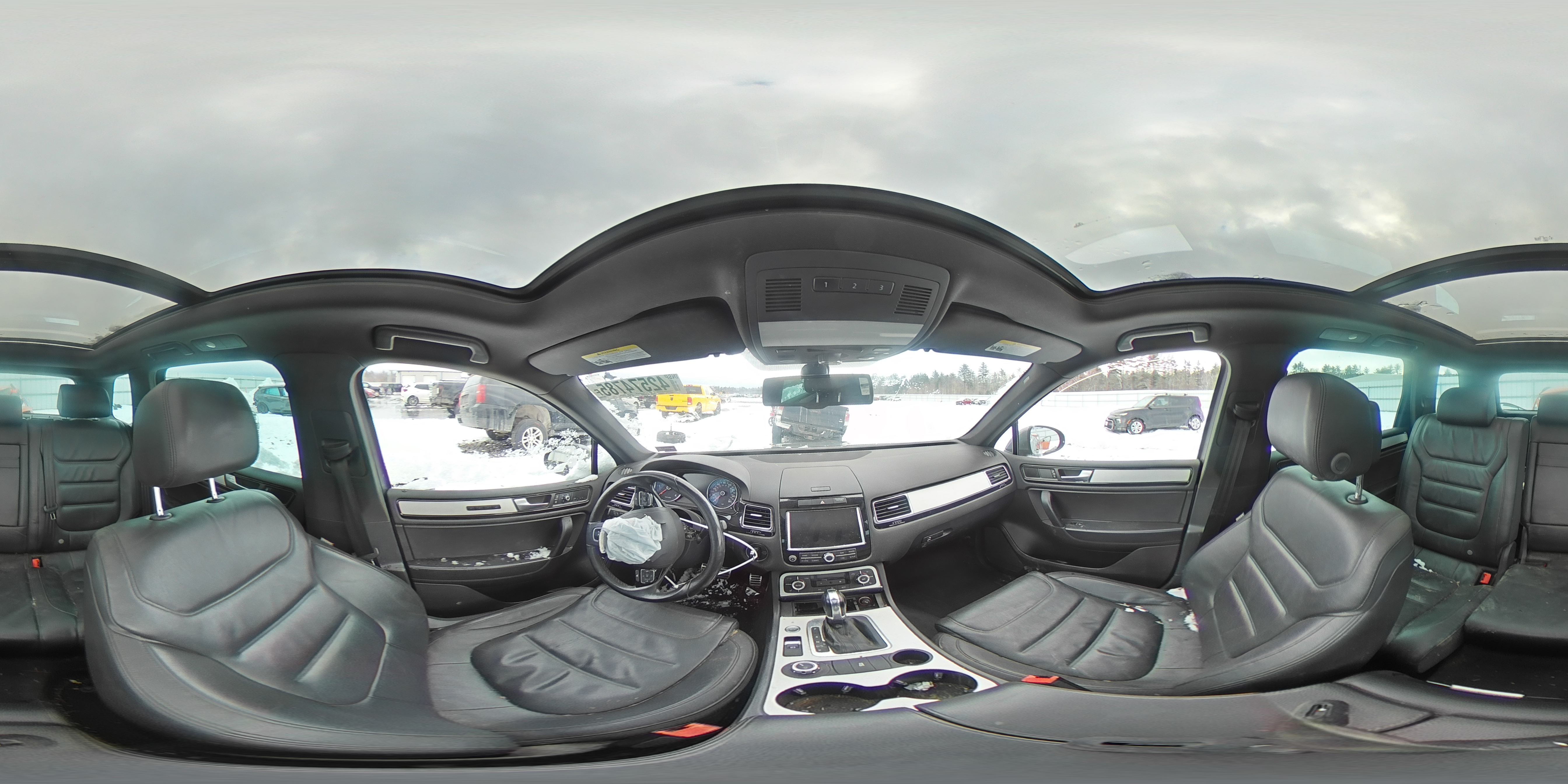 2014 Volkswagen Touareg - Image 12