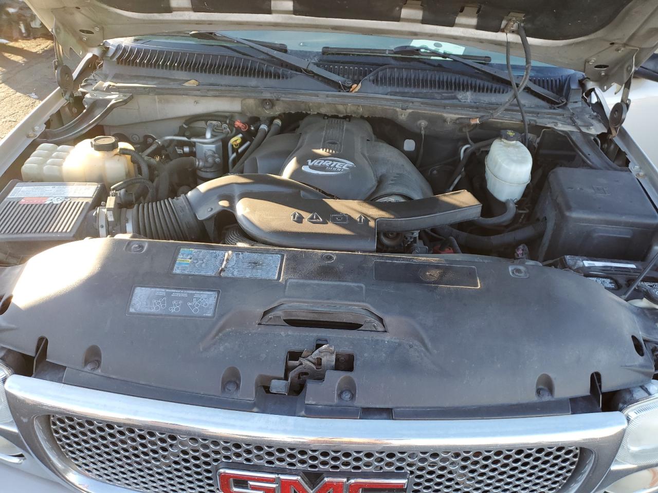 2005 GMC Yukon - Image 12