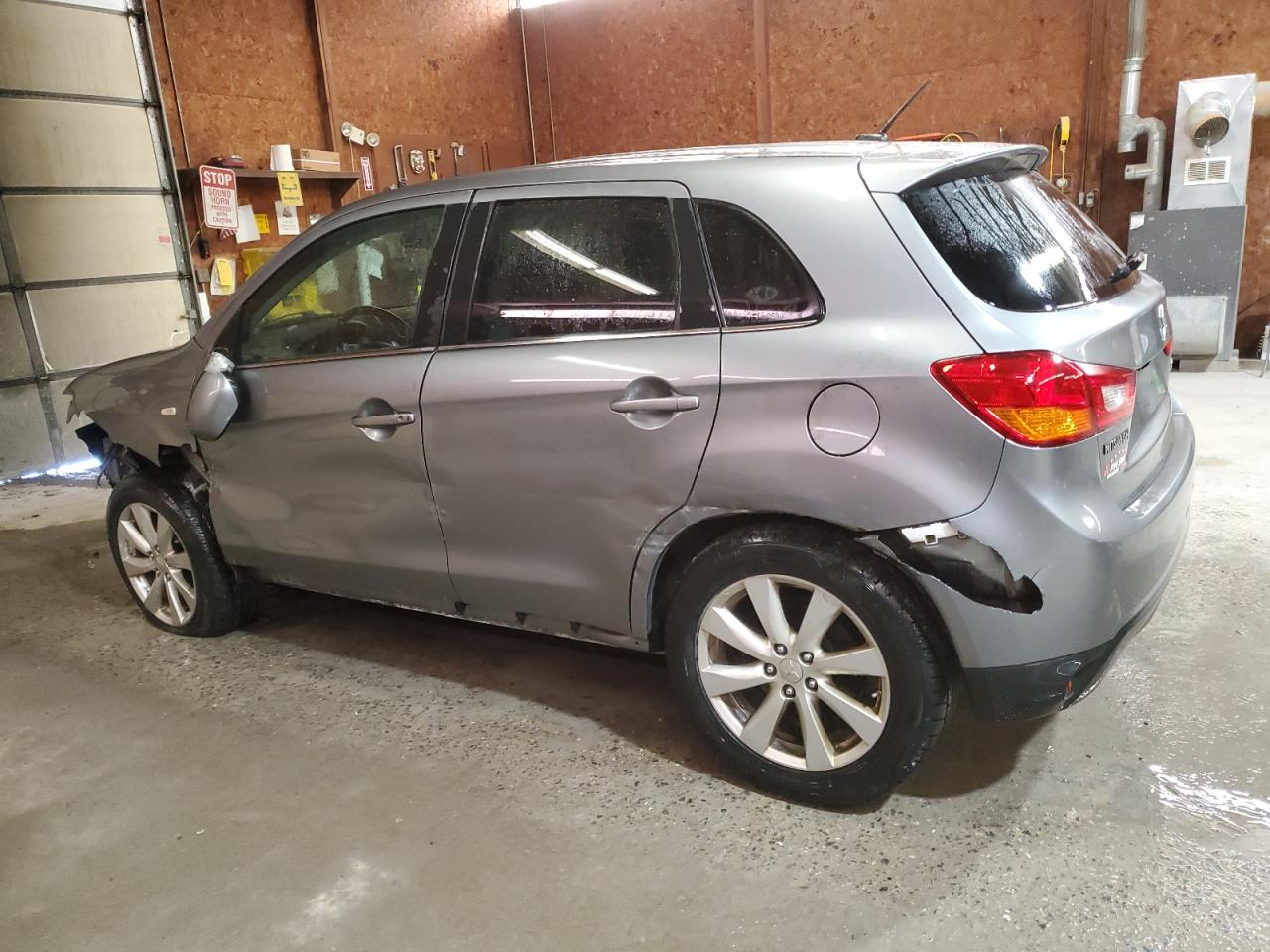 2015 Mitsubishi Outlander - Image 2