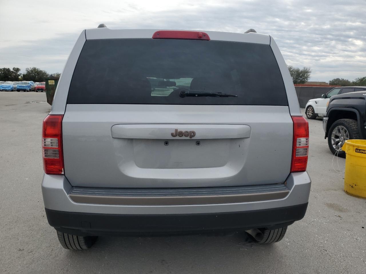 2017 Jeep Liberty (Patriot) - Image 6
