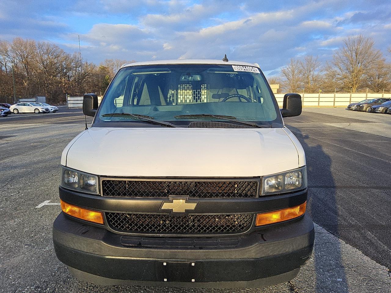 VIN 1GCWGBFG9J1203728 2018 CHEVROLET EXPRESS no.5