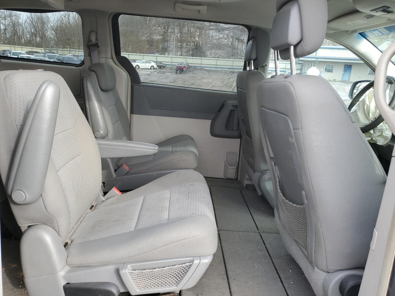2010 Chrysler Town & Country - Image 11