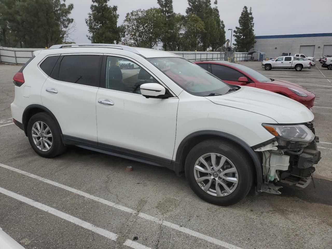 2017 Nissan Rogue - Image 4