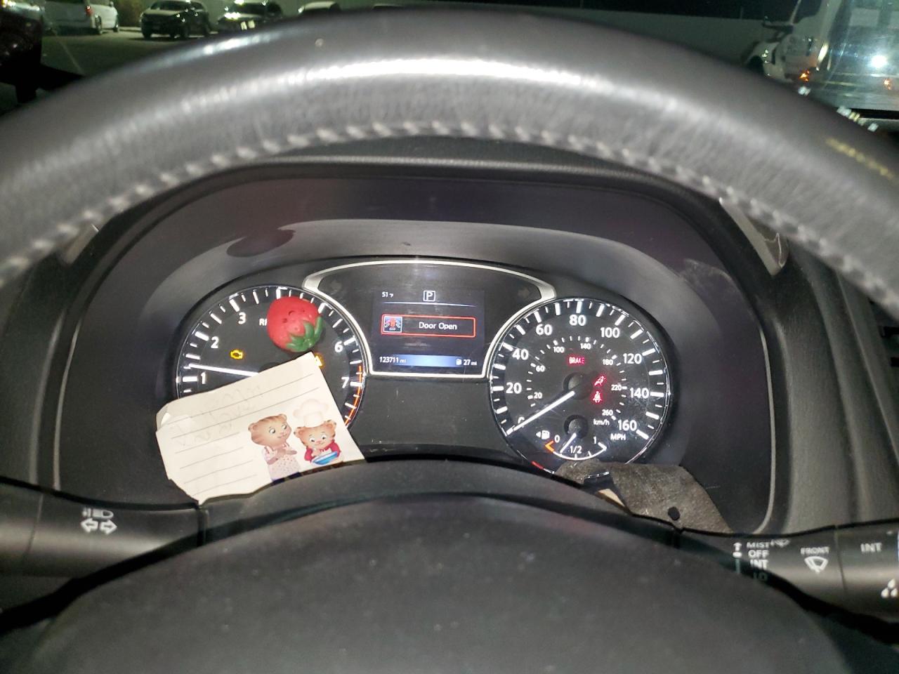 2017 Nissan Pathfinder S VIN: 686613 Lot: 43667765