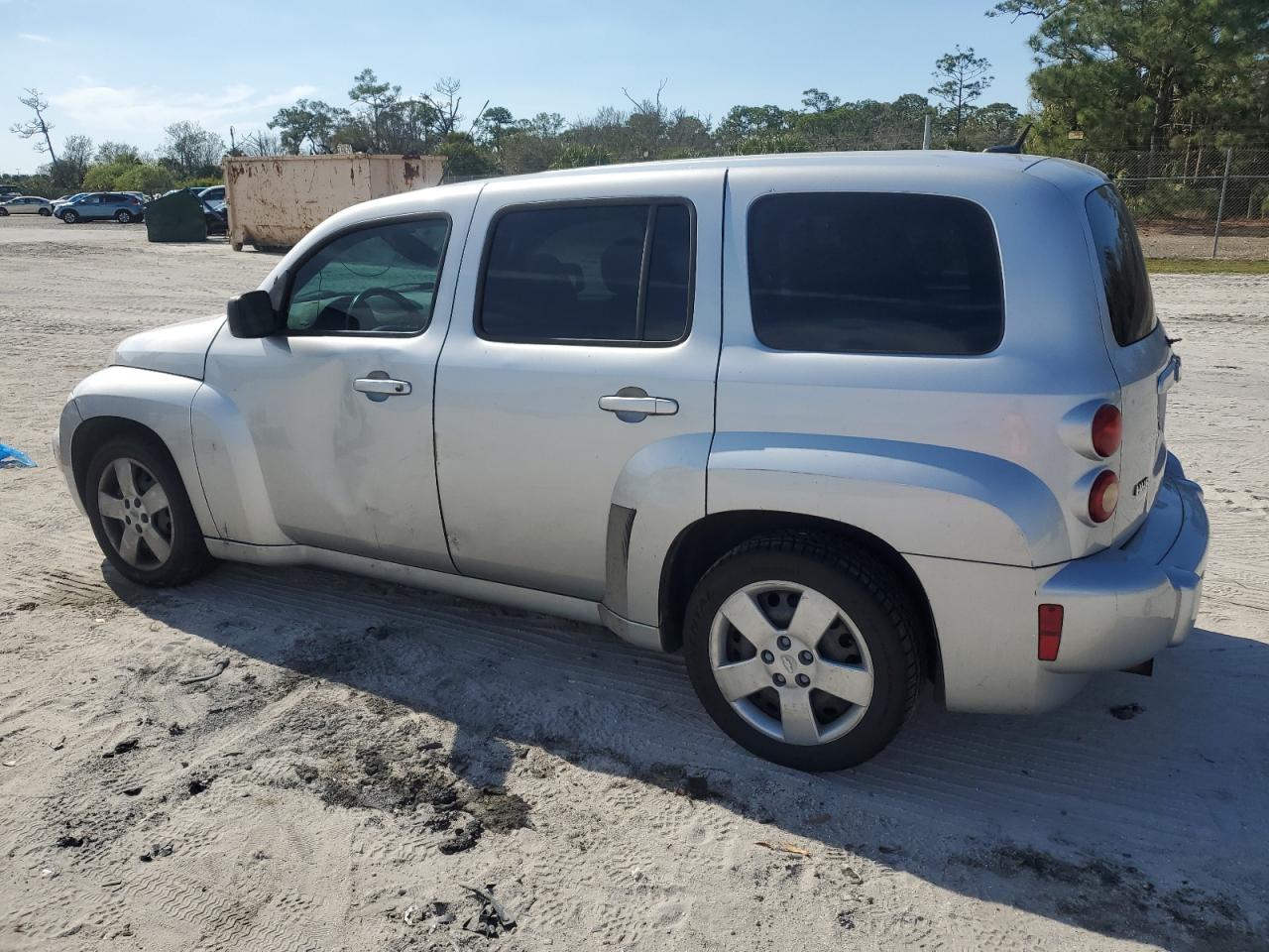 2010 Chevrolet HHR - Image 2