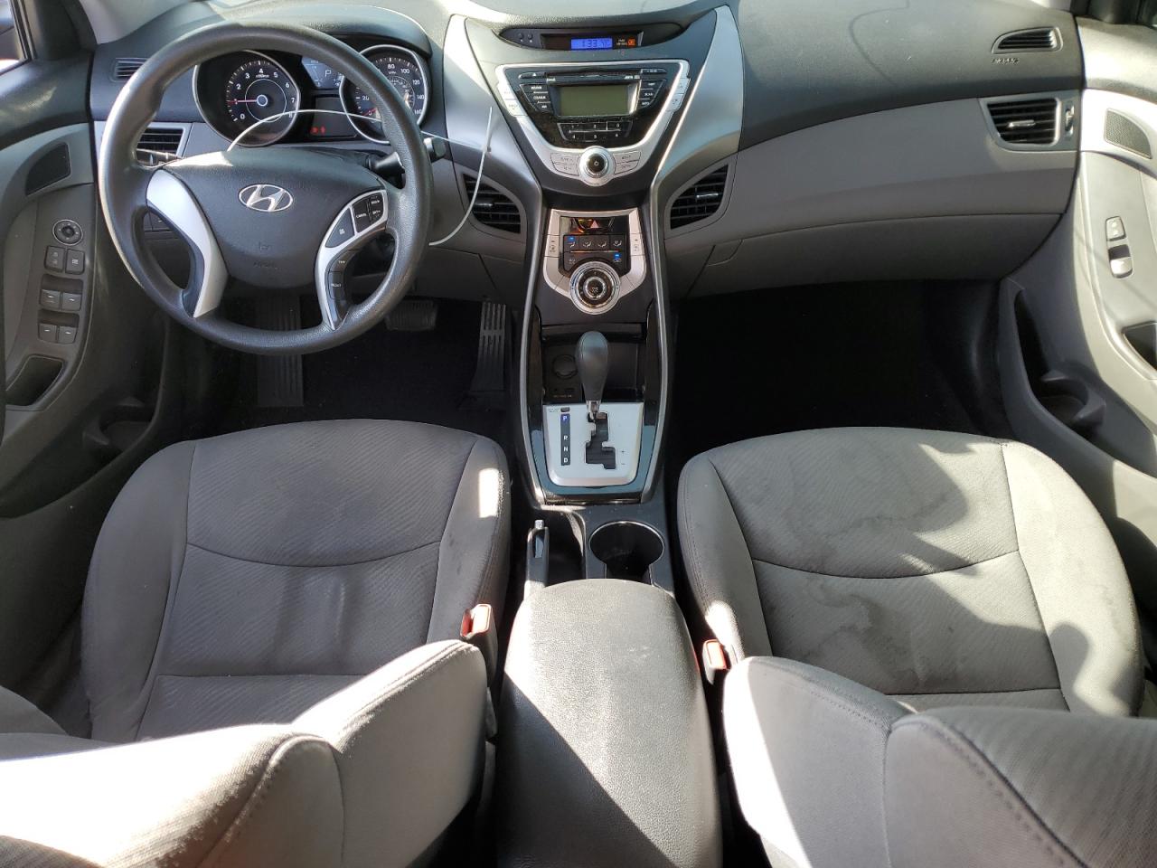 2011 Hyundai Elantra - Image 8