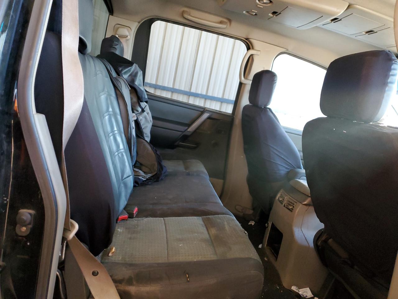2004 Nissan Titan - Image 10