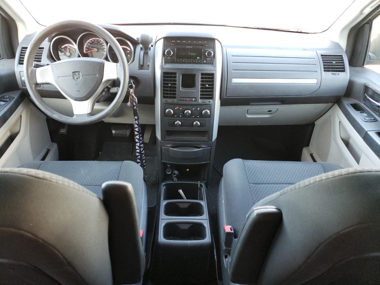 2010 Dodge Caravan - Image 8
