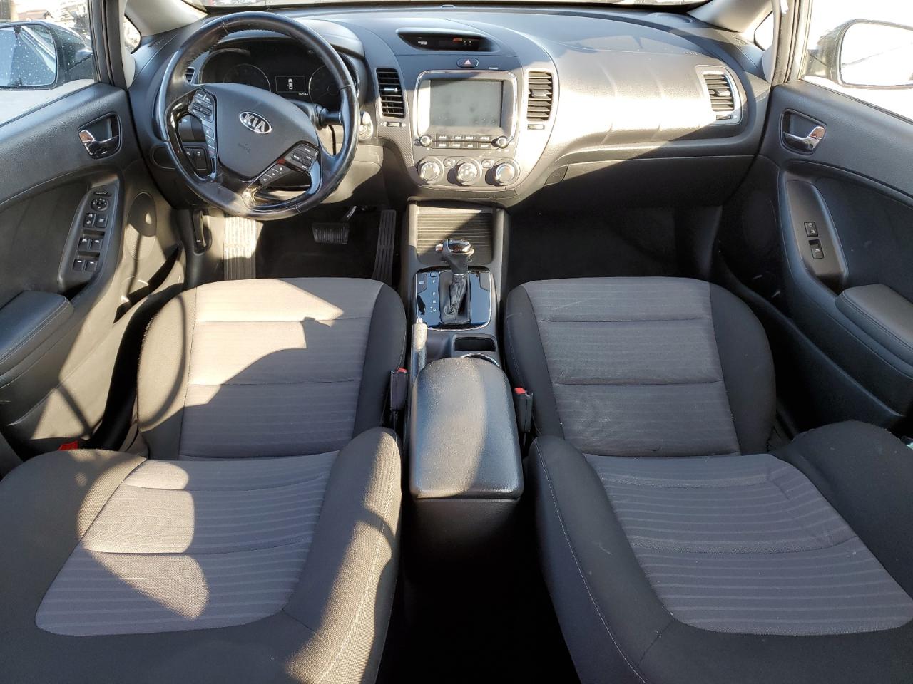 2017 Kia Forte - Image 8