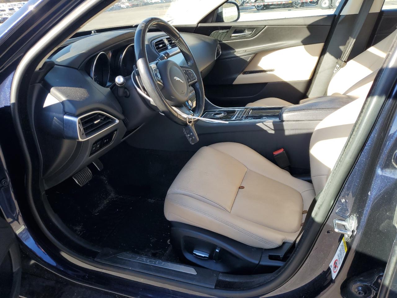 2019 Jaguar XE - Image 7