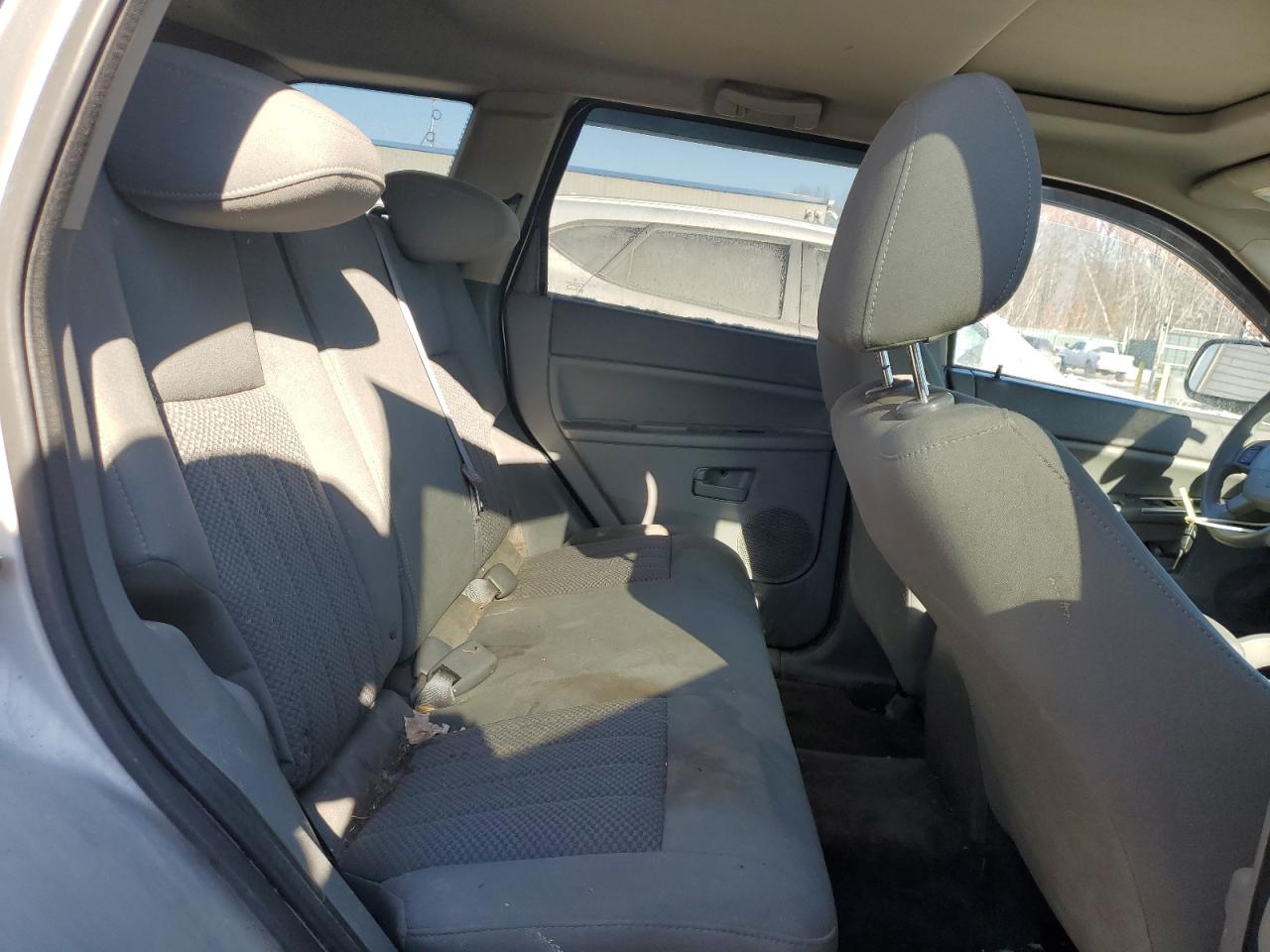 2006 Jeep Grand Cherokee - Image 11