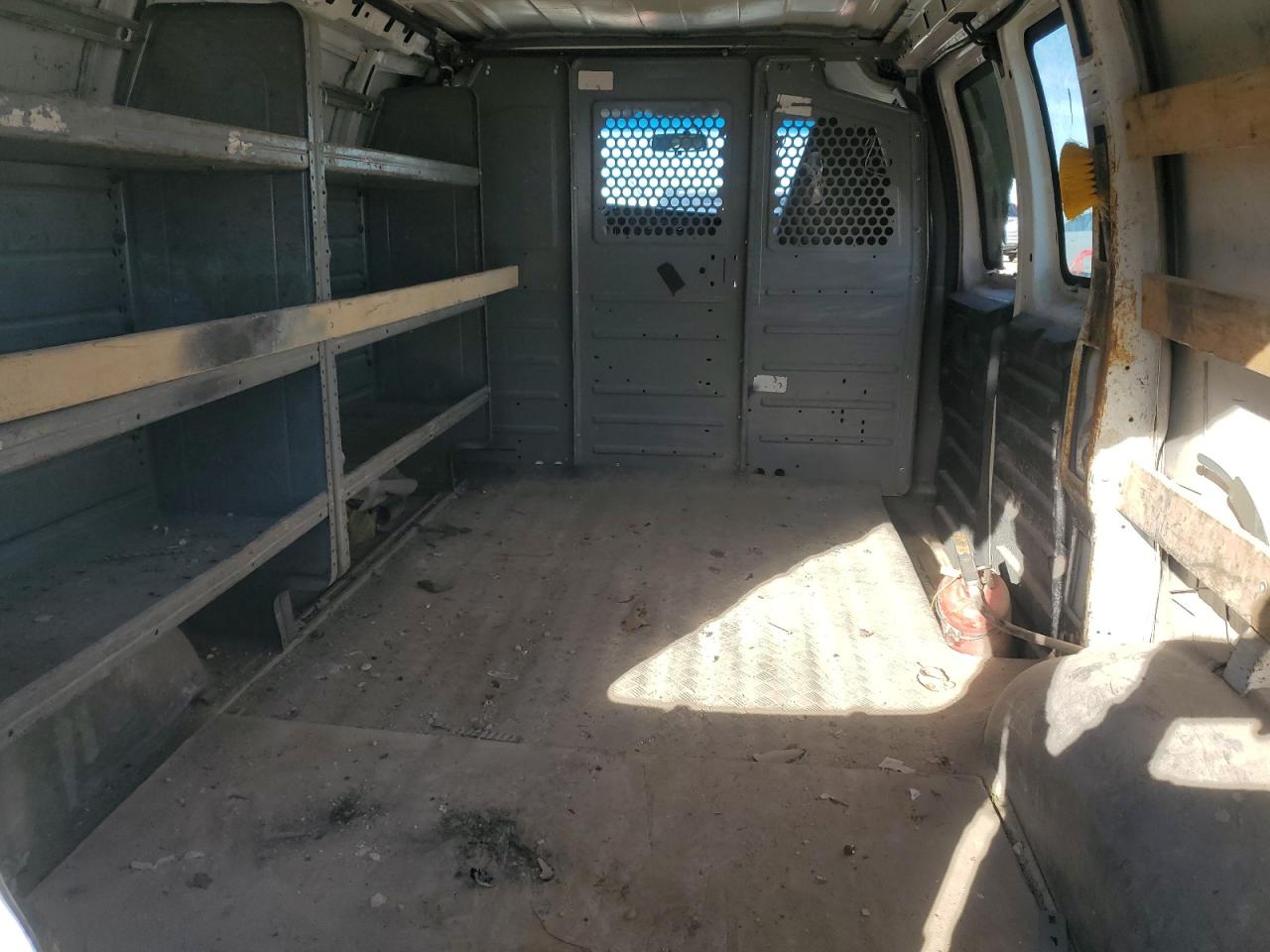 2018 GMC Savana - Image 10