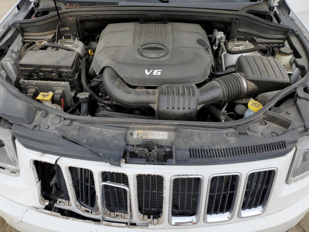 2014 Jeep Grand Cherokee - Image 12