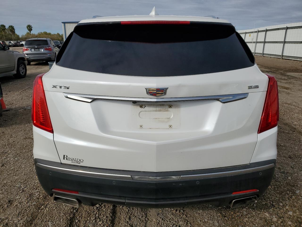 2017 Cadillac XT5 - Image 6