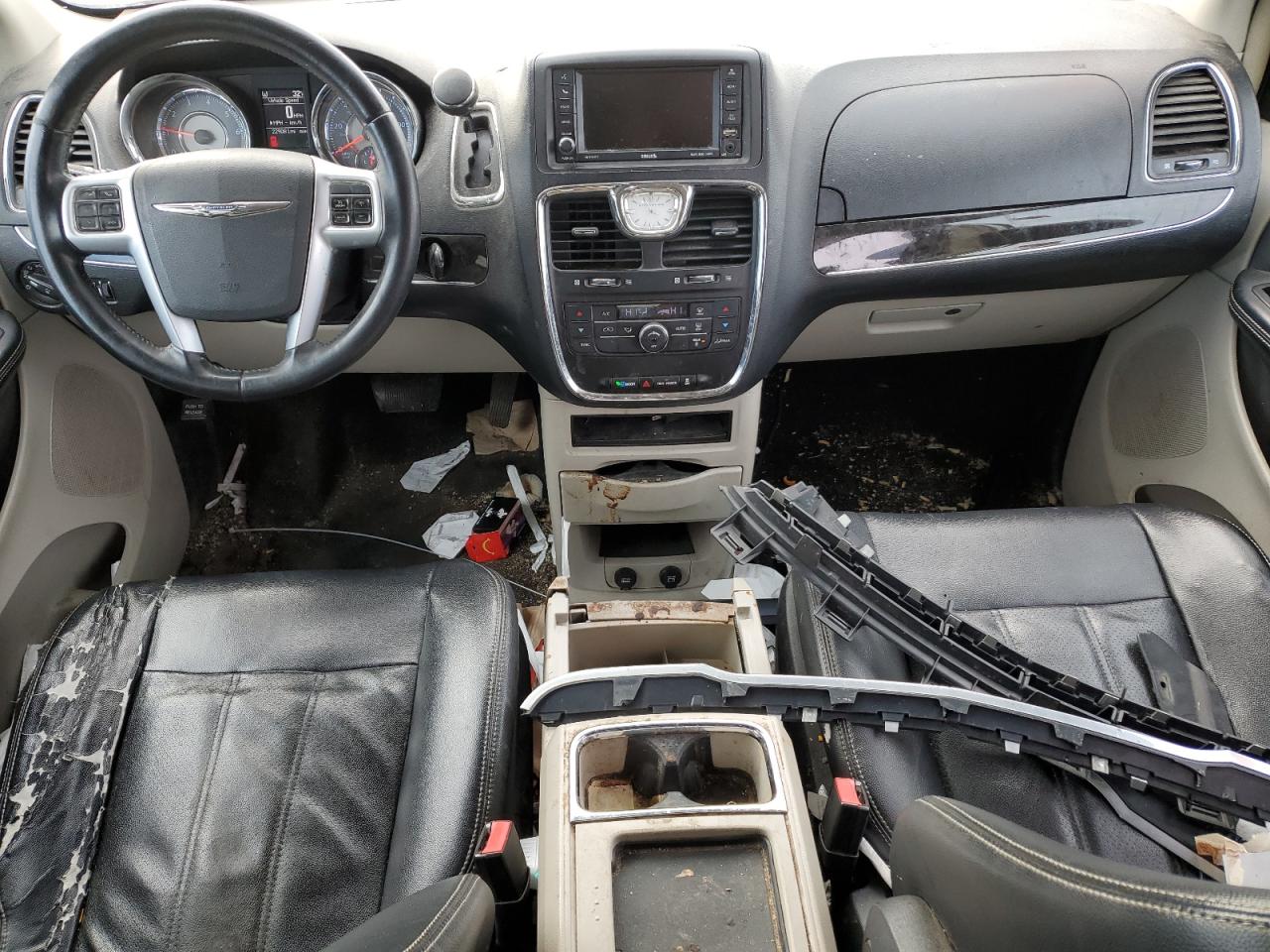 2012 Chrysler Town & Country - Image 8