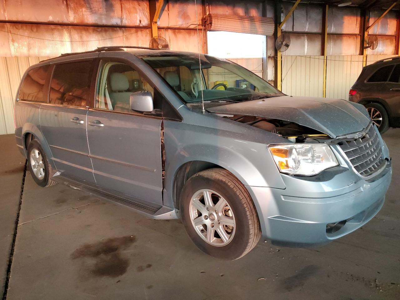 2010 Chrysler Town & Country - Image 4