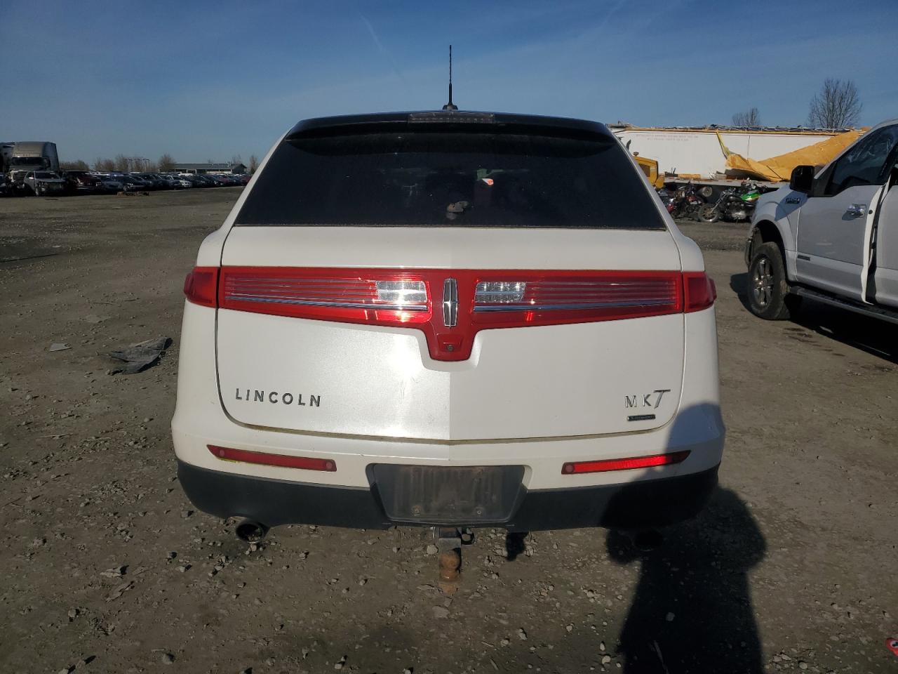 VIN 2LMHJ5AT8EBL56370 2014 LINCOLN MKT no.6