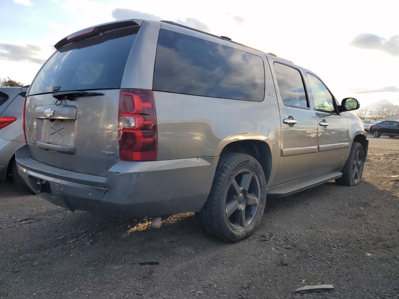 2008 Chevrolet Suburban - Image 3