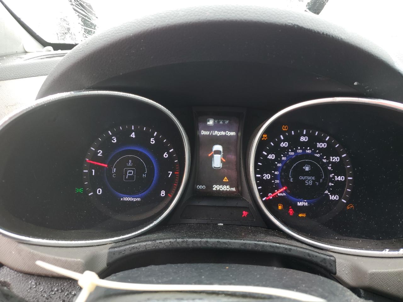 2016 Hyundai Santa Fe - Image 9