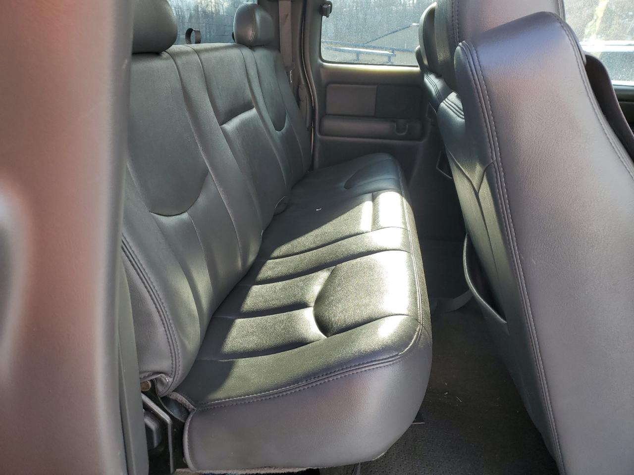 2004 Chevrolet Silverado - Image 11
