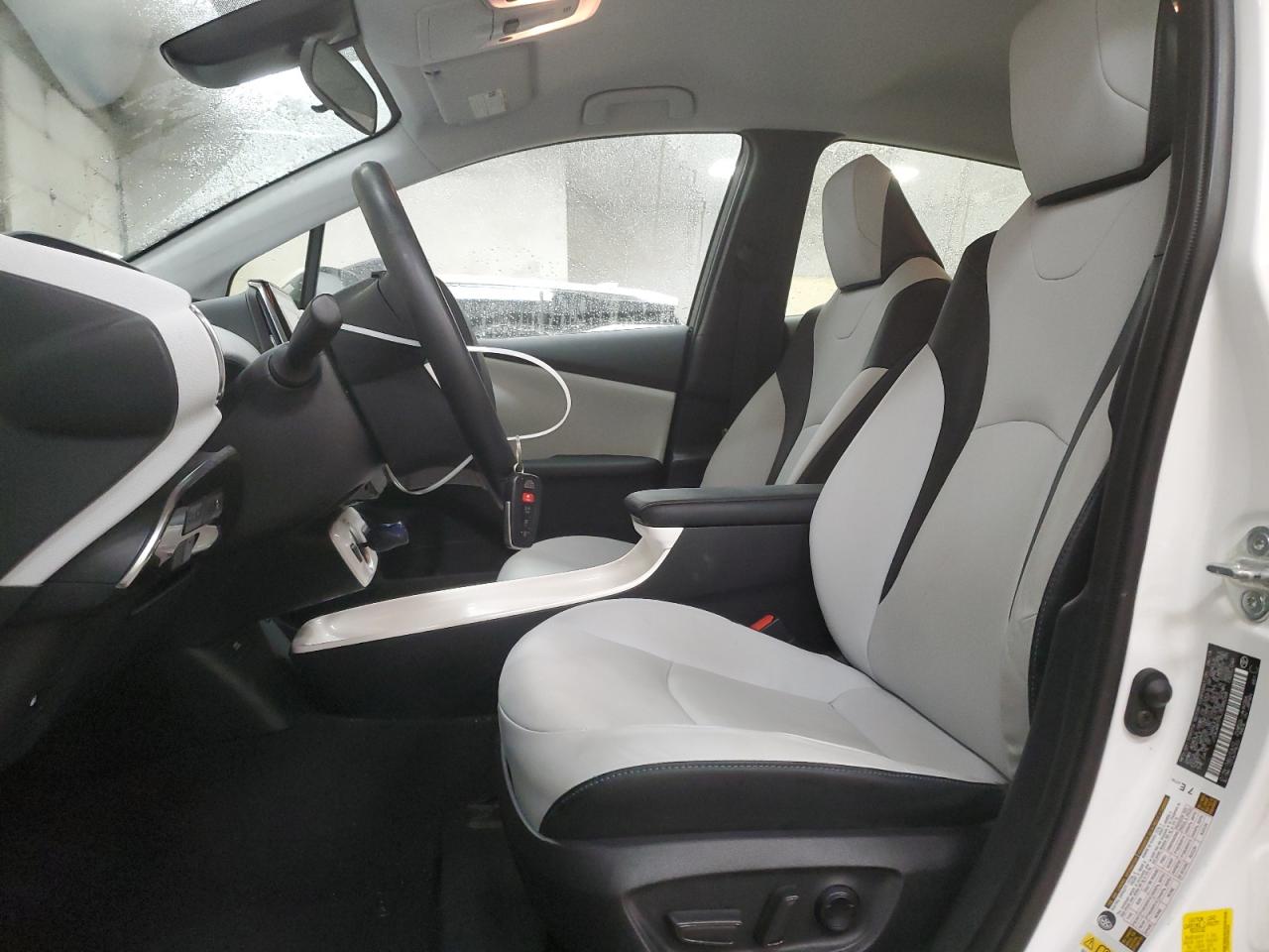 2018 Toyota Prius - Image 7