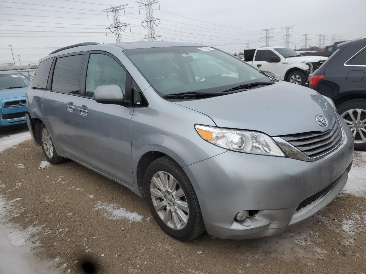 2011 Toyota Sienna - Image 4