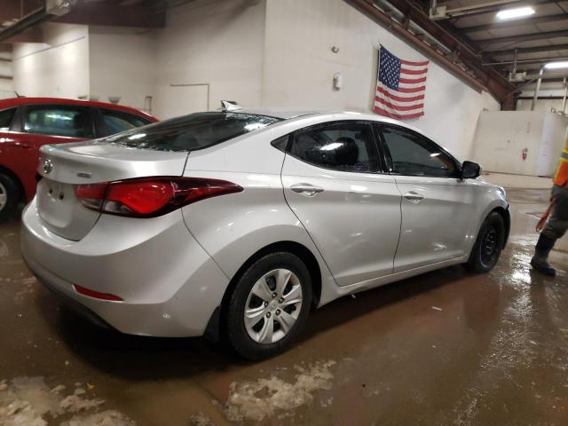 Sedans HYUNDAI ELANTRA 2016 Srebrny