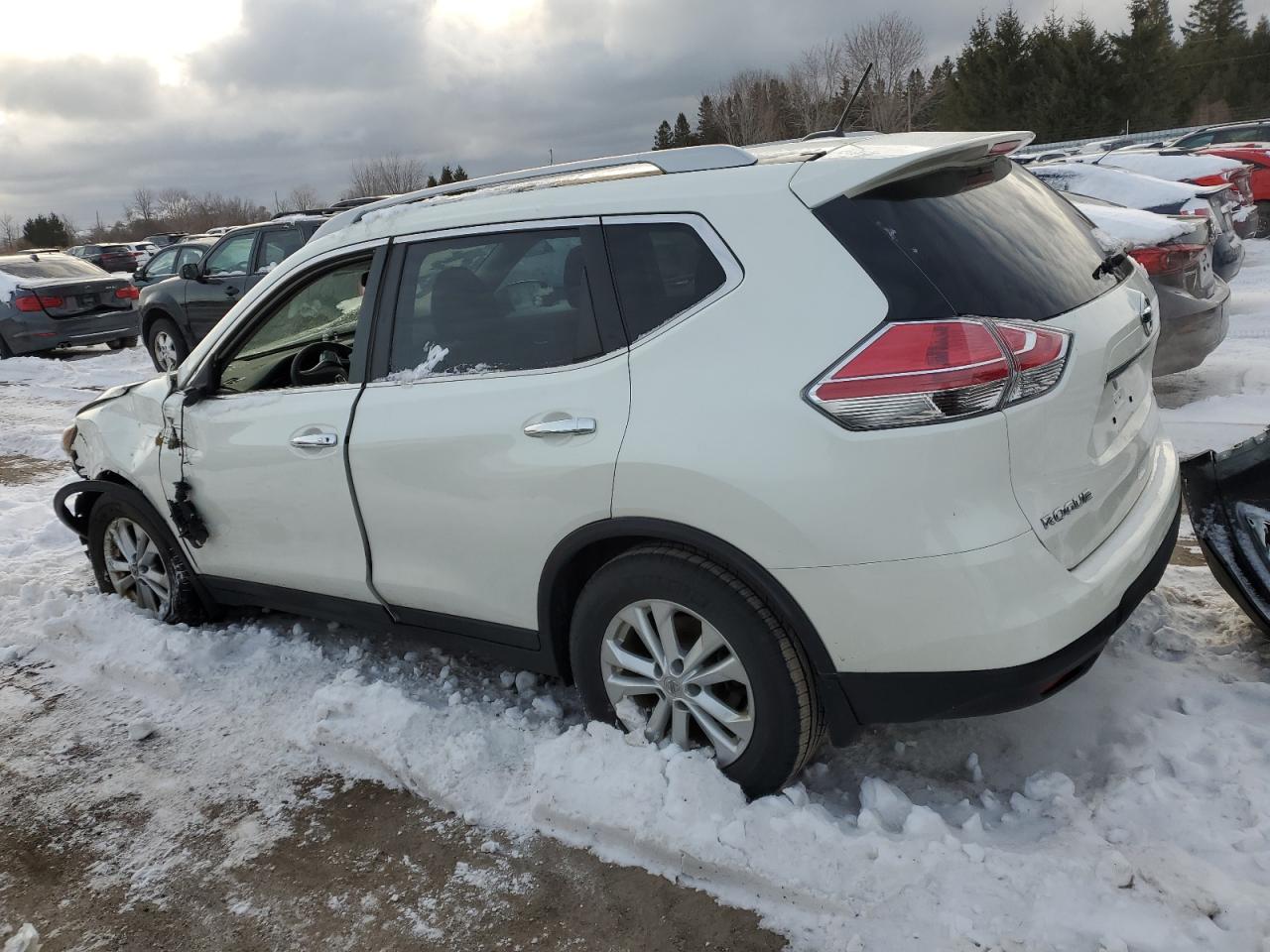 2015 Nissan Rogue - Image 2