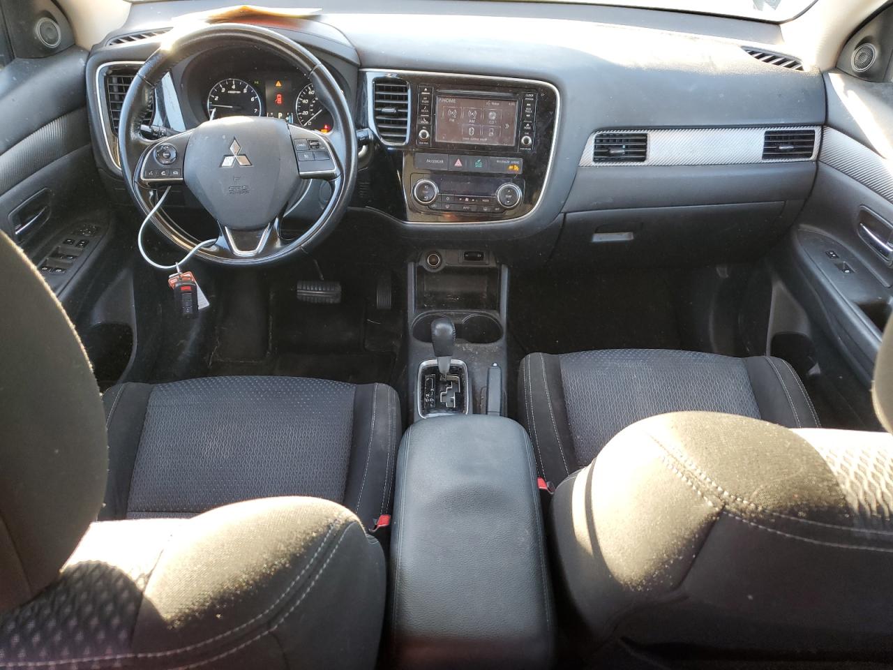 2016 Mitsubishi Outlander - Image 8