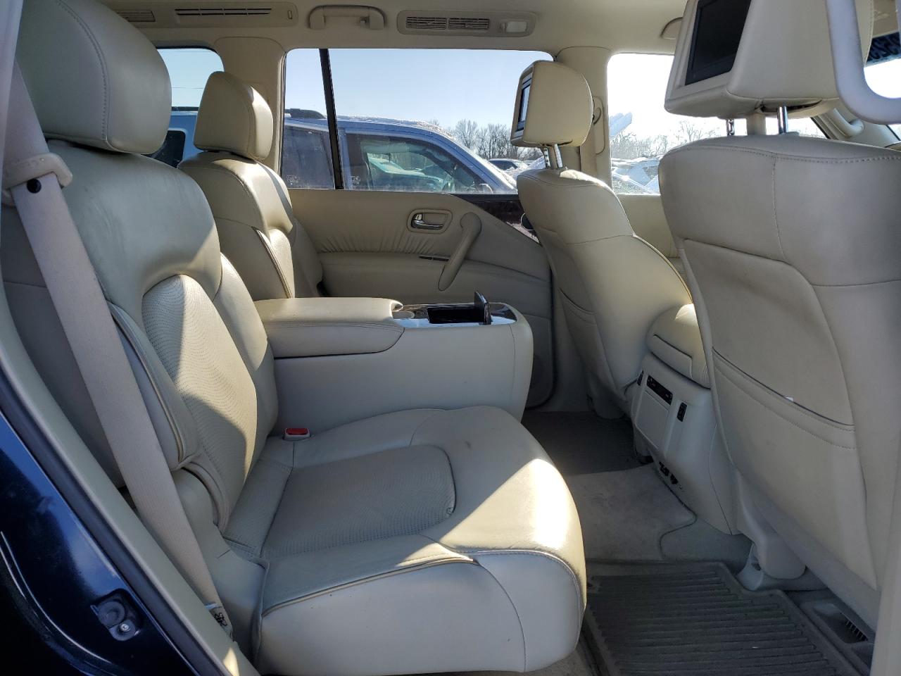 2015 Infiniti QX80 - Image 11