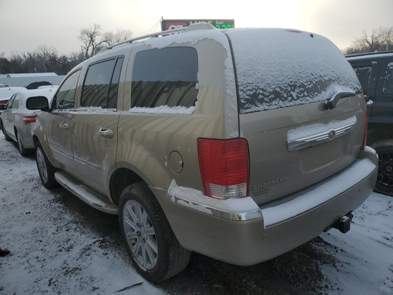 2009 Chrysler Aspen - Image 2