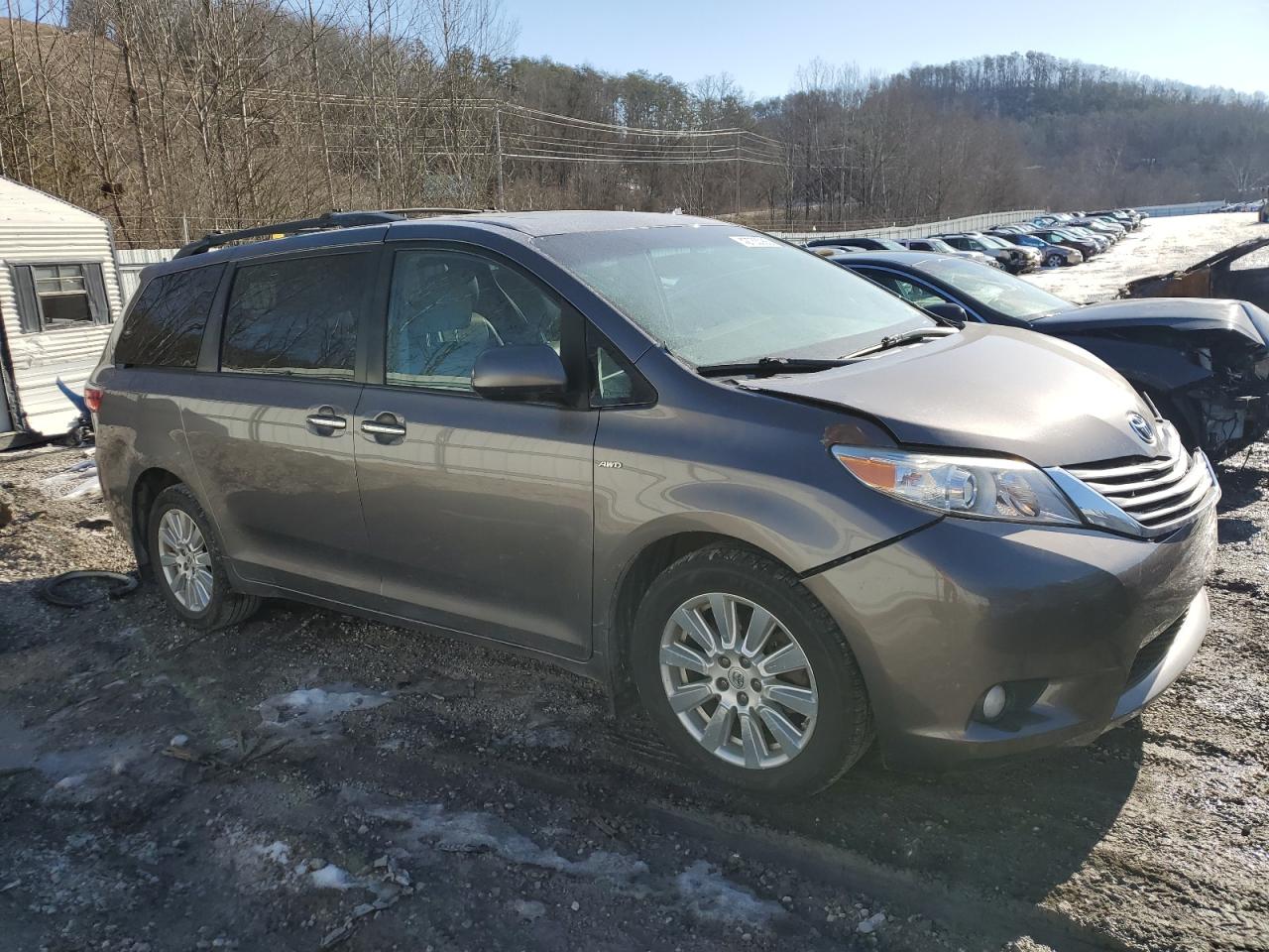 2017 Toyota Sienna - Image 4