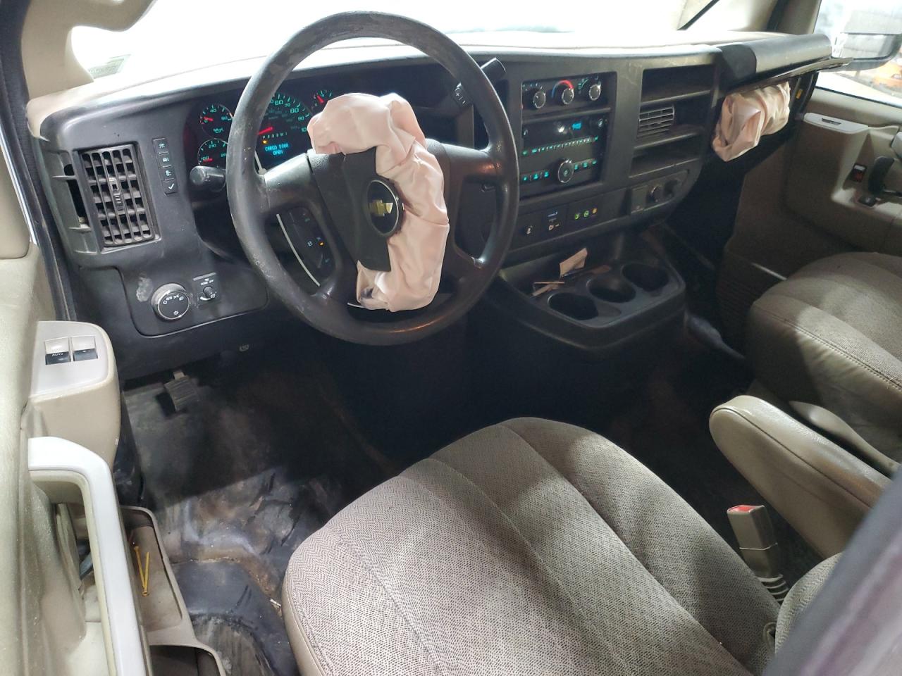 2018 Chevrolet Express - Image 8