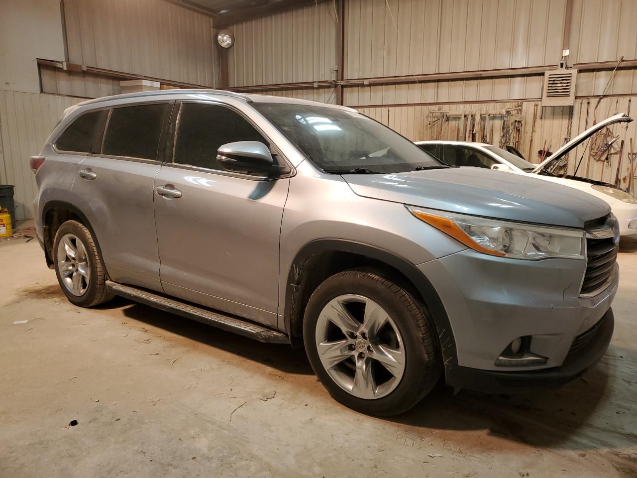 2015 Toyota Highlander - Image 4