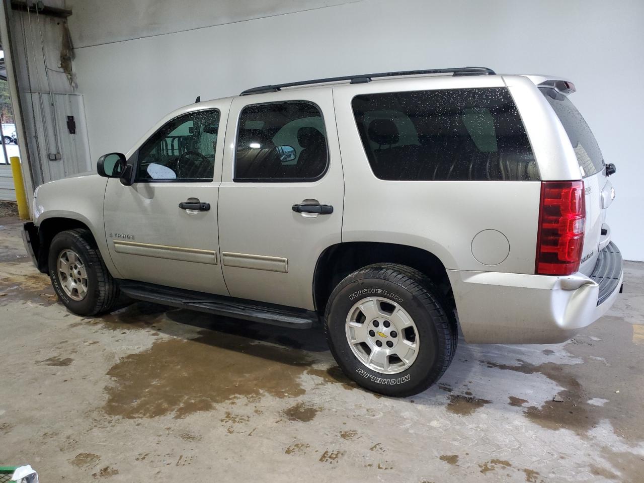 2009 Chevrolet Tahoe - Image 2
