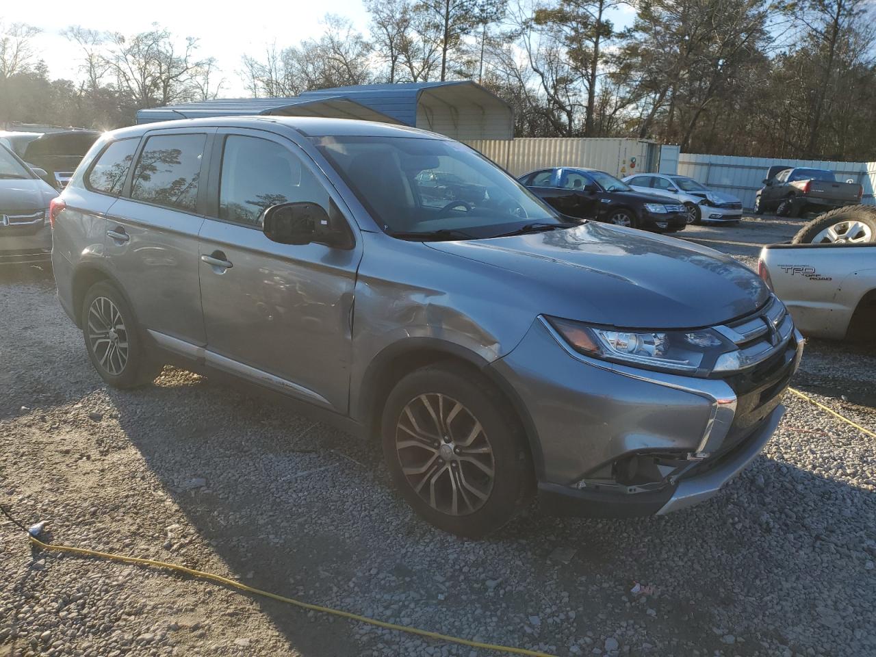 2016 Mitsubishi Outlander - Image 4