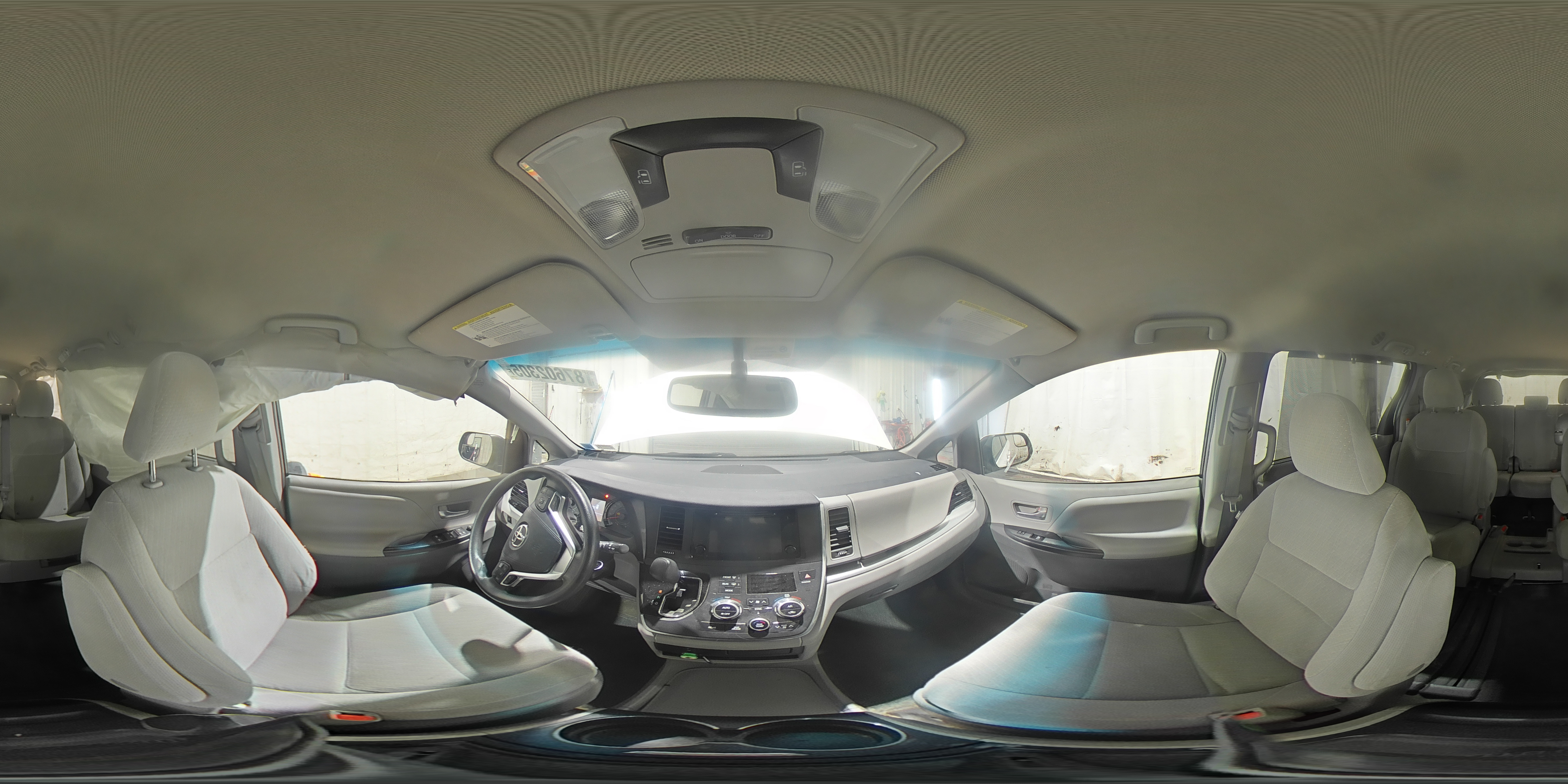 2015 Toyota Sienna - Image 13
