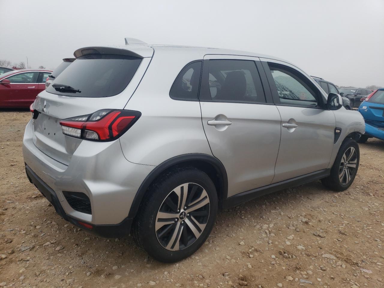 2020 Mitsubishi Outlander - Image 3