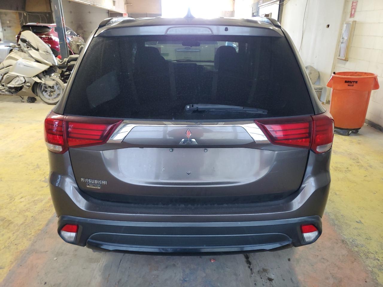 2018 Mitsubishi Outlander - Image 6