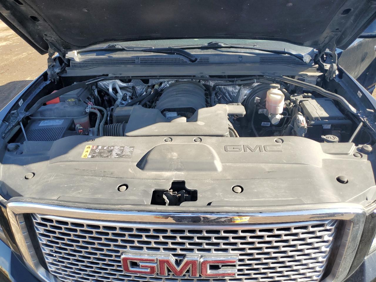 2017 GMC Yukon - Image 14
