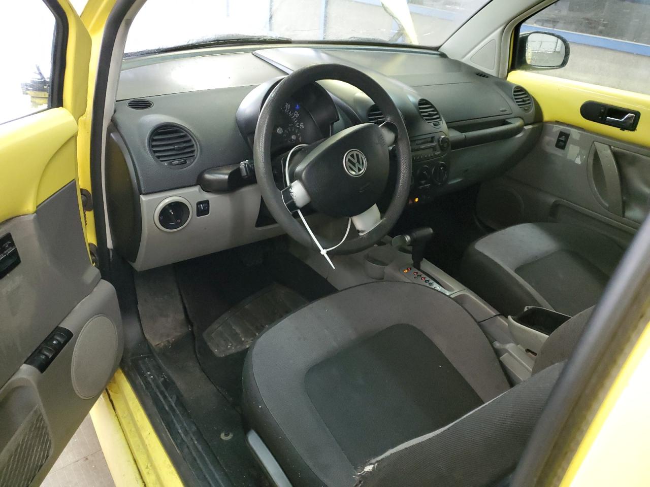2001 Volkswagen Beetle - Image 8