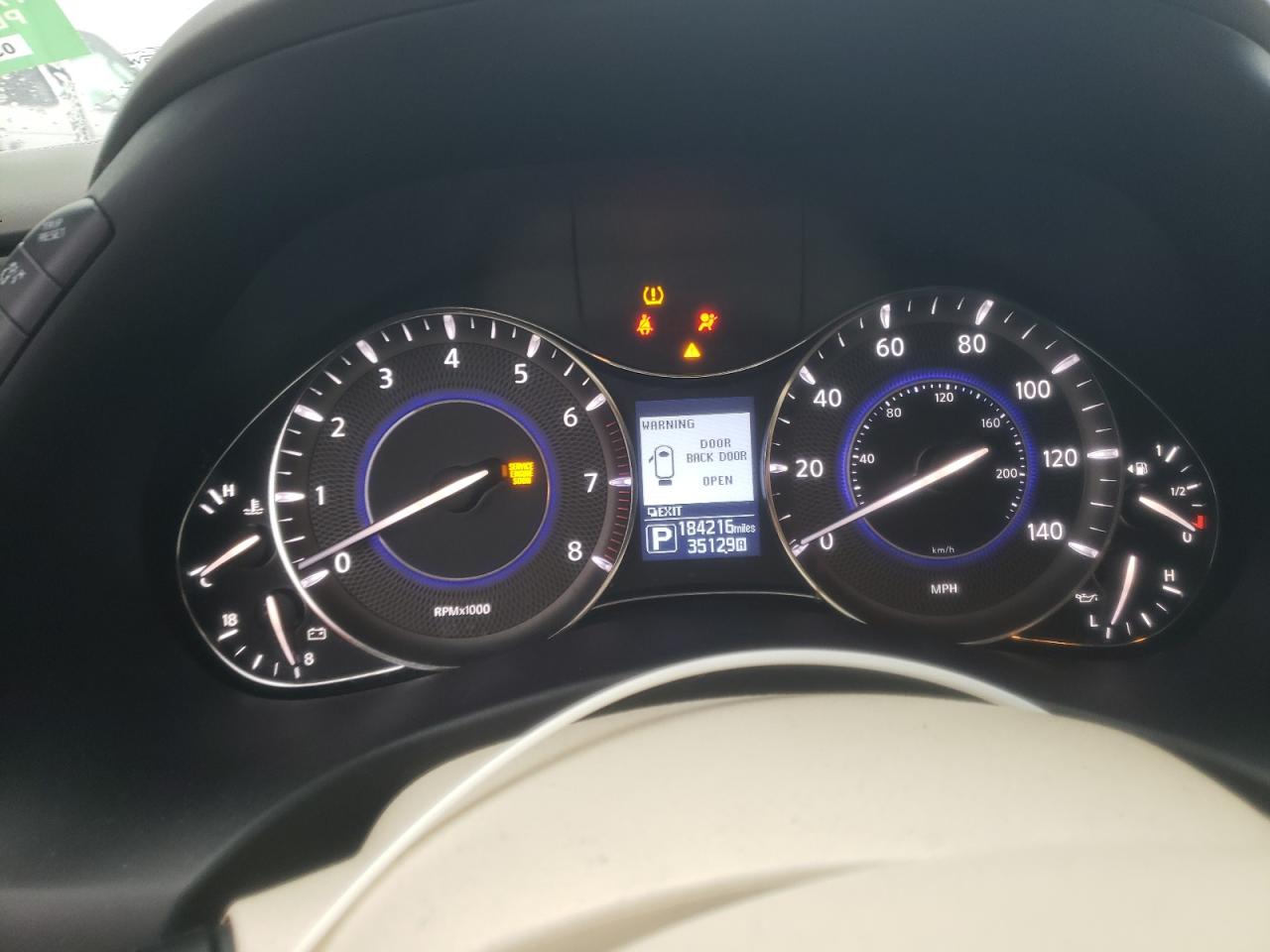 2014 Infiniti QX80 - Image 9