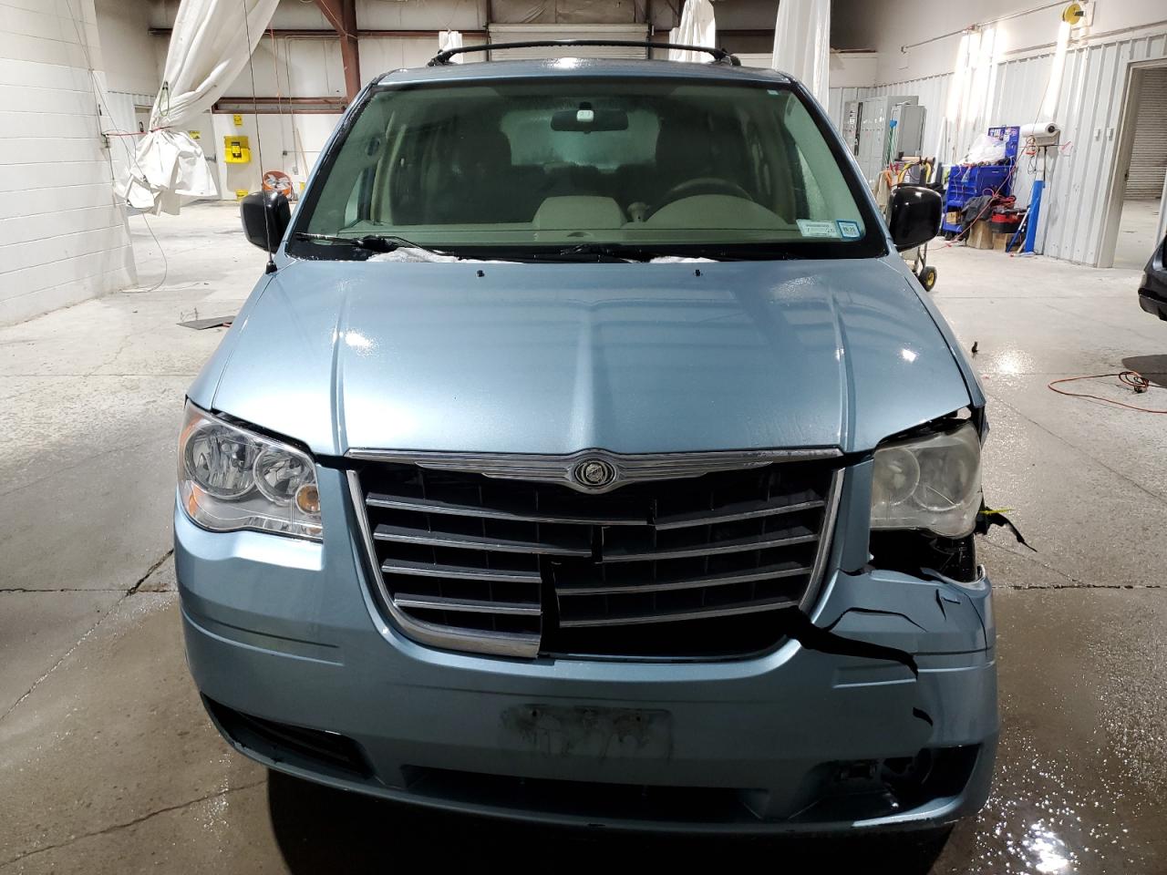 2010 Chrysler Town & Country - Image 5