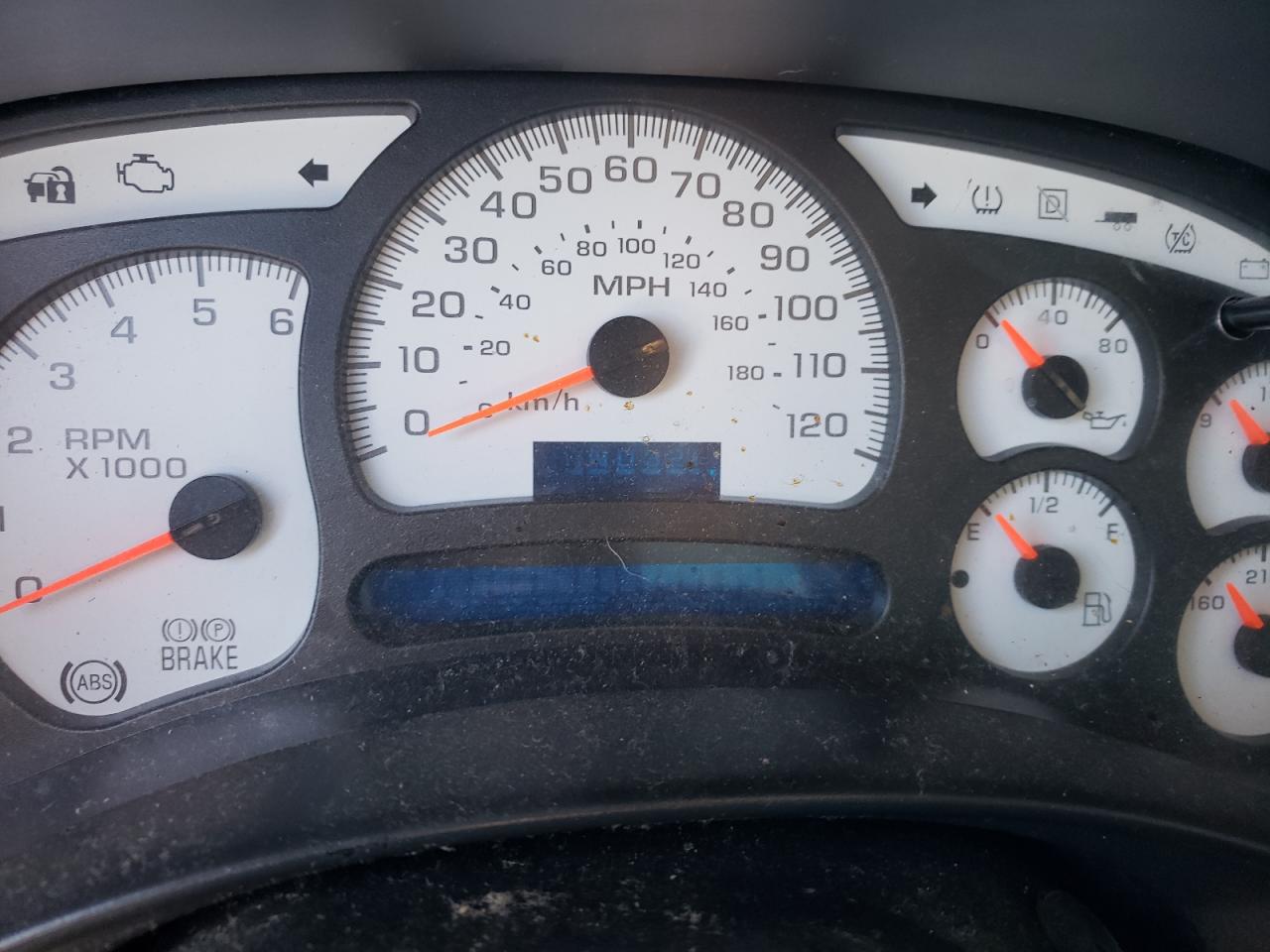 2004 Chevrolet Silverado - Image 9