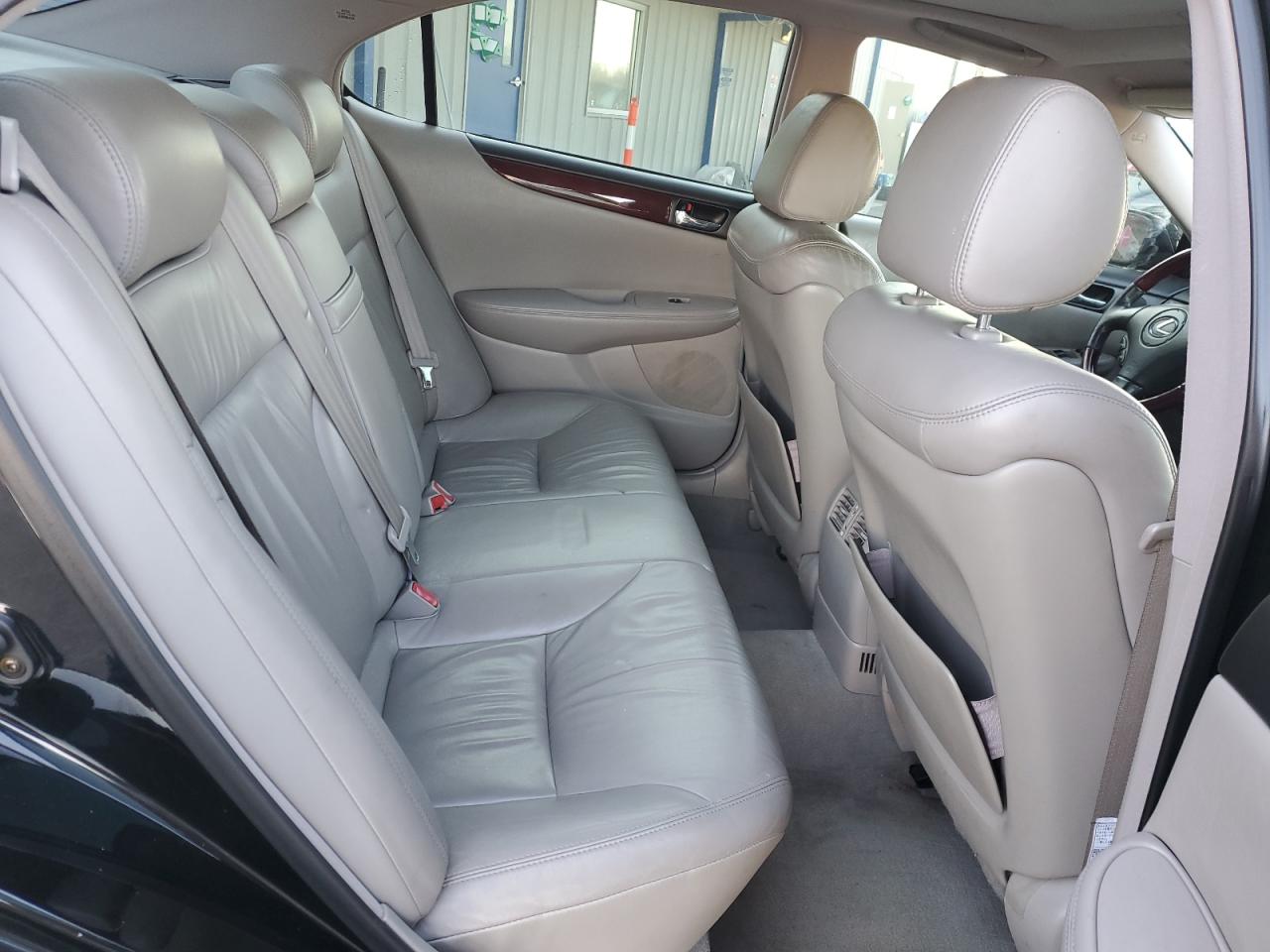 2003 Lexus ES - Image 10
