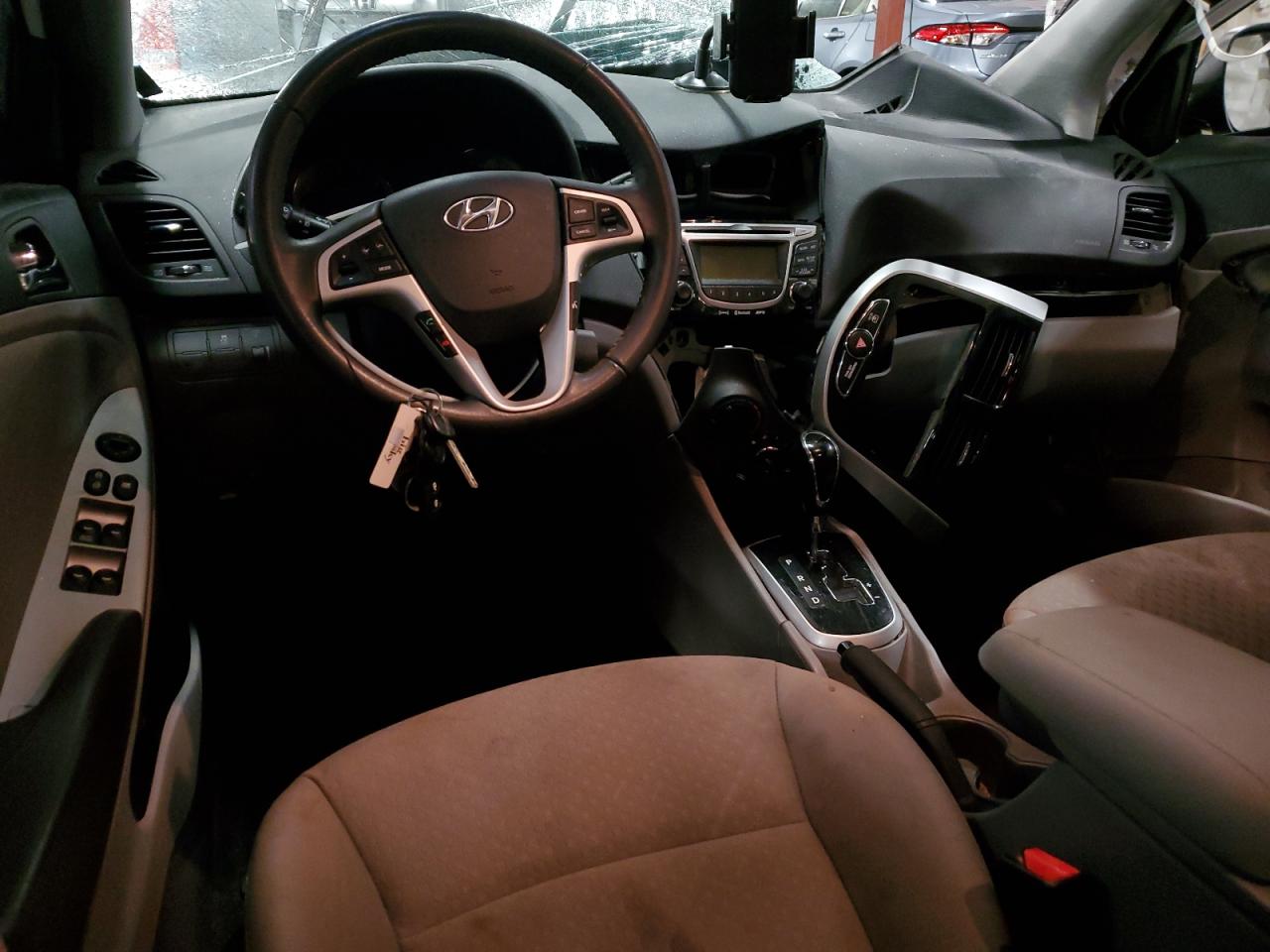 2013 Hyundai Accent - Image 8